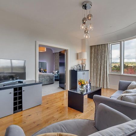 福塔岛Spa酒店 Fota 外观 照片 A living room in a serviced apartment in London