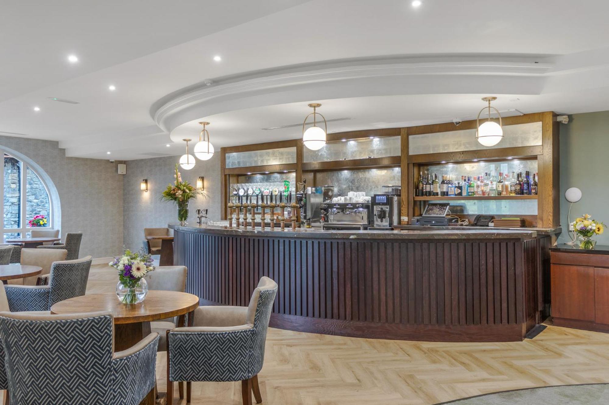 福塔岛Spa酒店 Fota 外观 照片 The bar at the St. David's Hotel