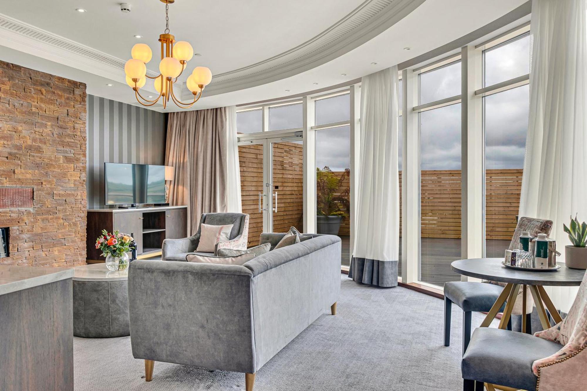 福塔岛Spa酒店 Fota 外观 照片 The interior of a suite at the hotel