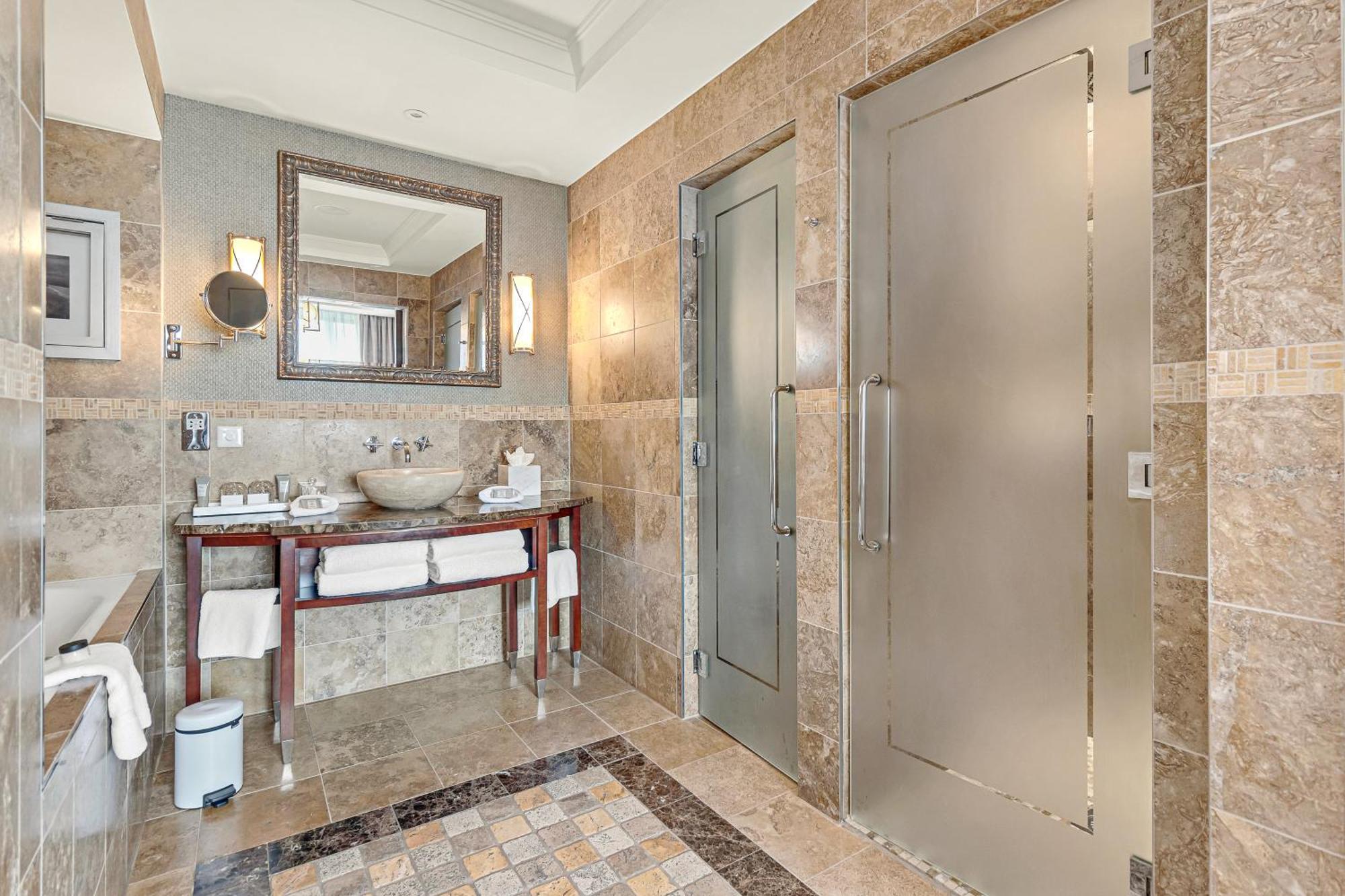 福塔岛Spa酒店 Fota 外观 照片 A shower door