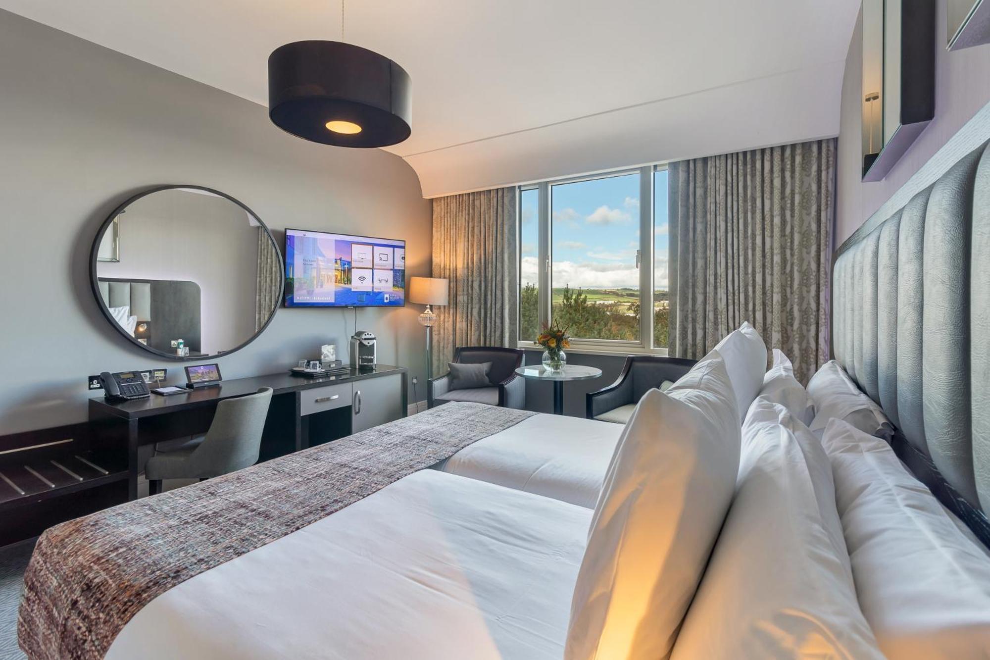福塔岛Spa酒店 Fota 外观 照片 A room at the Hilton London Heathrow