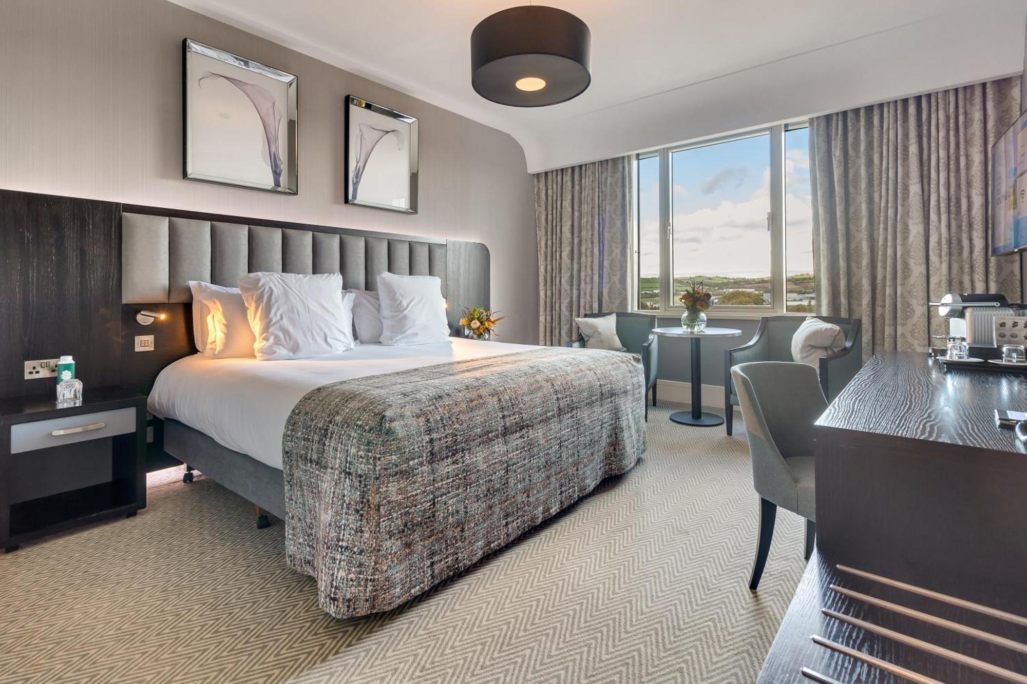 福塔岛Spa酒店 Fota 外观 照片 A bedroom at the Hilton London Heathrow